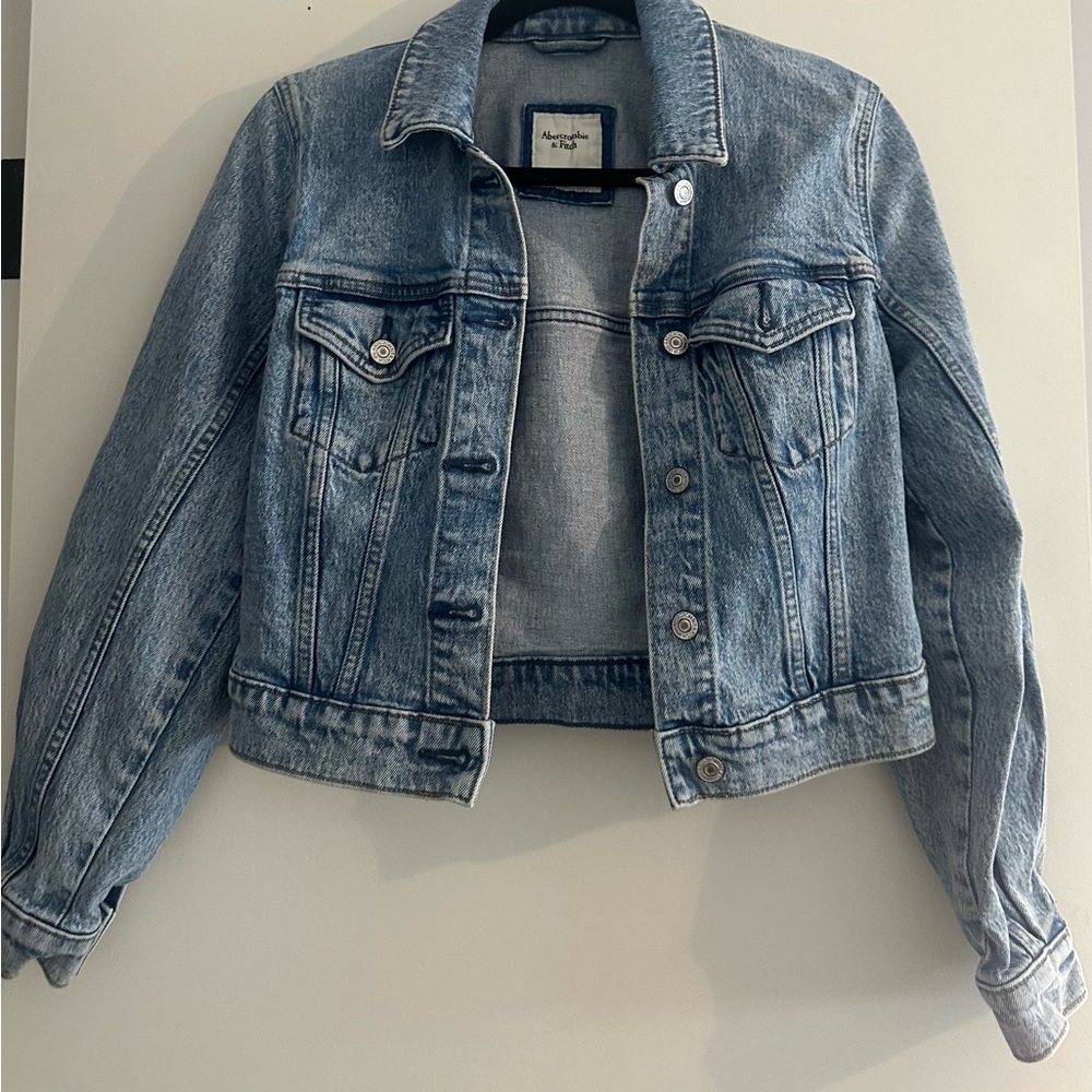 Abercrombie & Fitch Cropped Blue Denim Jacket